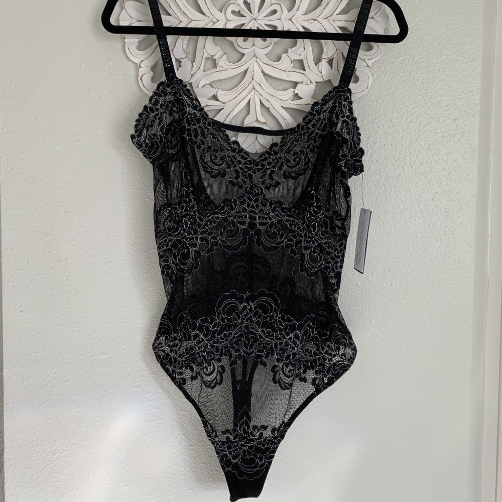 NEW Milo Lace Bodysuit by GUESS, sz. L